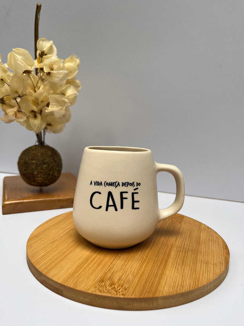 Caneca bolotinha – a vida só começa depois