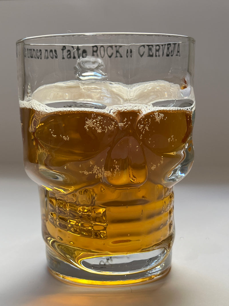 Caneca Rock e Cerveja - Que nunca nos falte rock e cerveja!