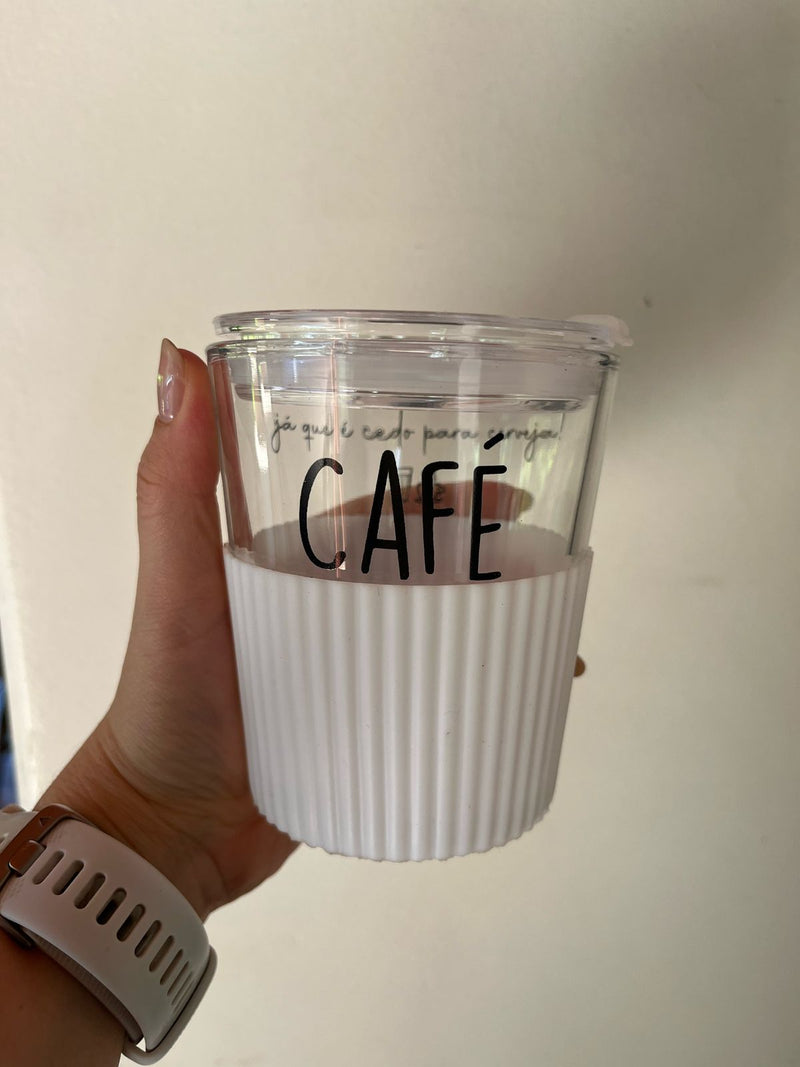 Copo “pra viagem” vidro – café, já que é cedo para cerveja
